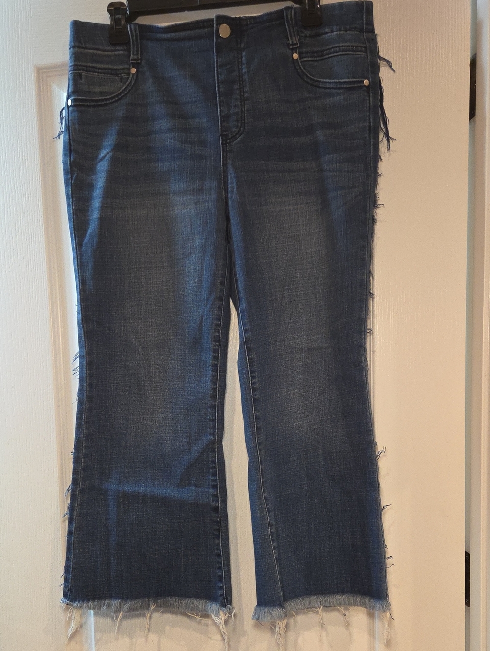 Liverpool Dark Blue Cropped Frayed-Hem Jeans